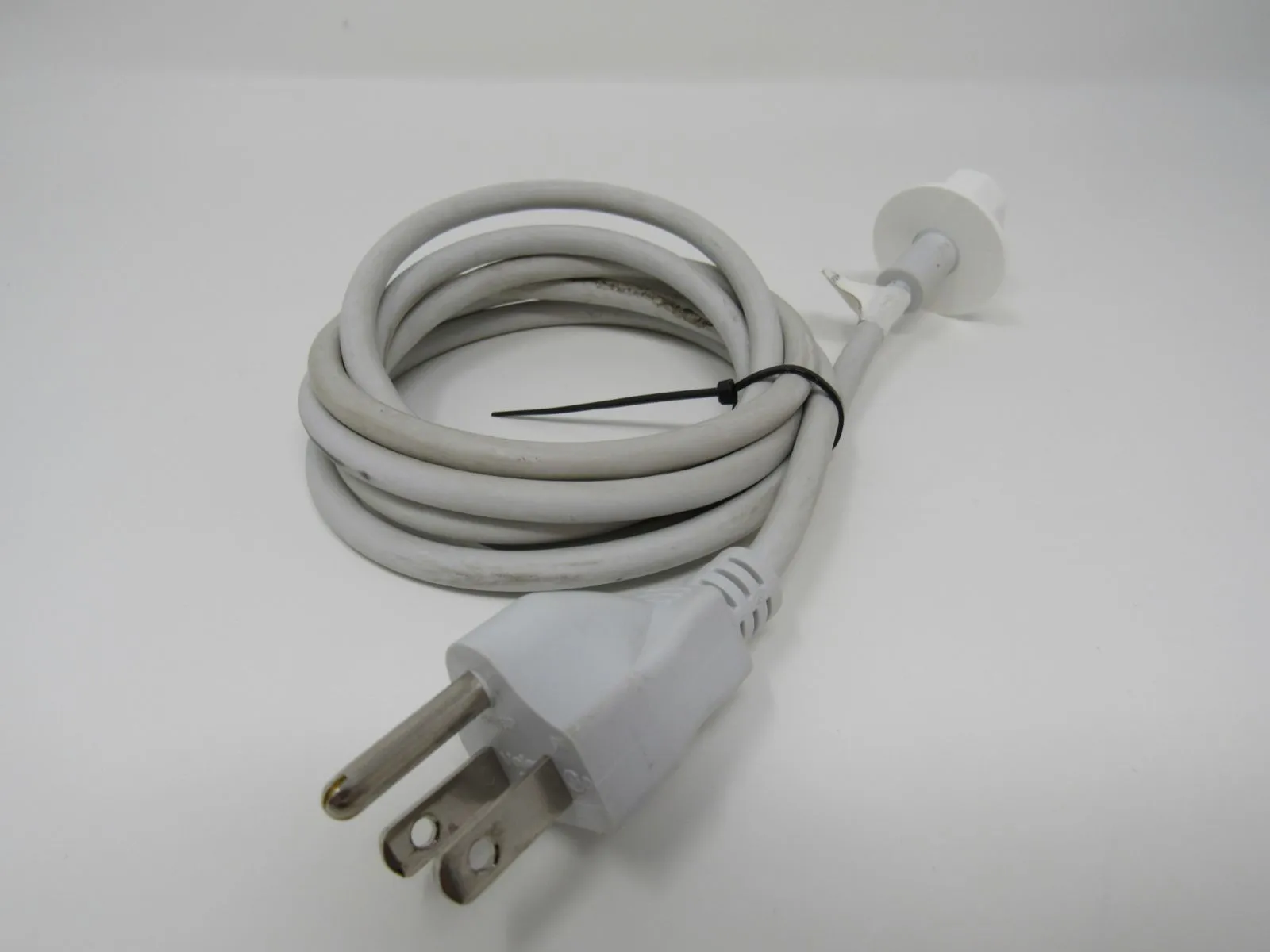 Apple Computer Power Cord 70 Inches 10A 125V Genuine/OEM E62405SP -- Used