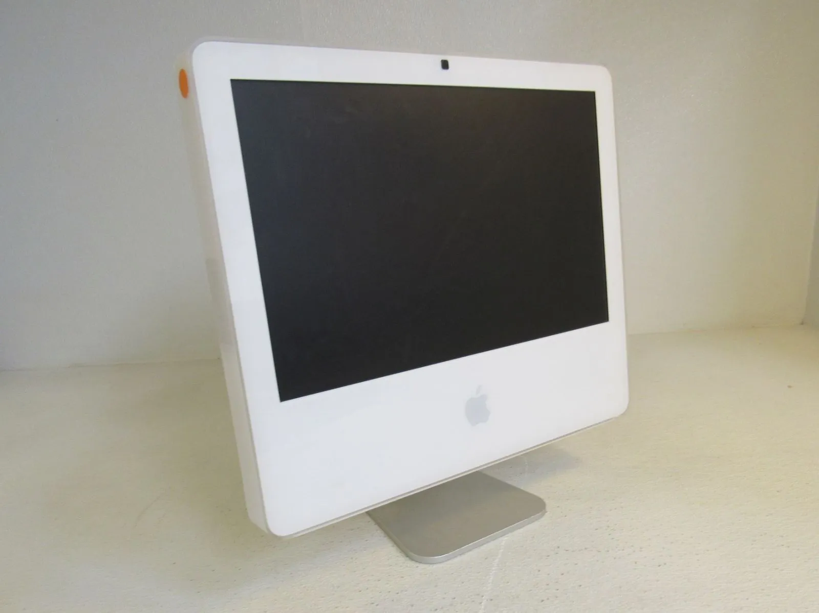 Apple iMac 17 in All In One Computer Bare Unit C White/Gray 1GB RAM A1195 -- Used