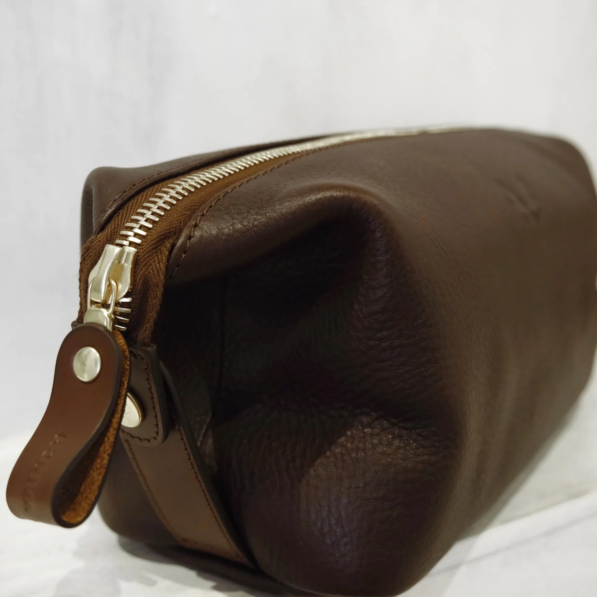 Bennett Winch Leather Washbag - Brown