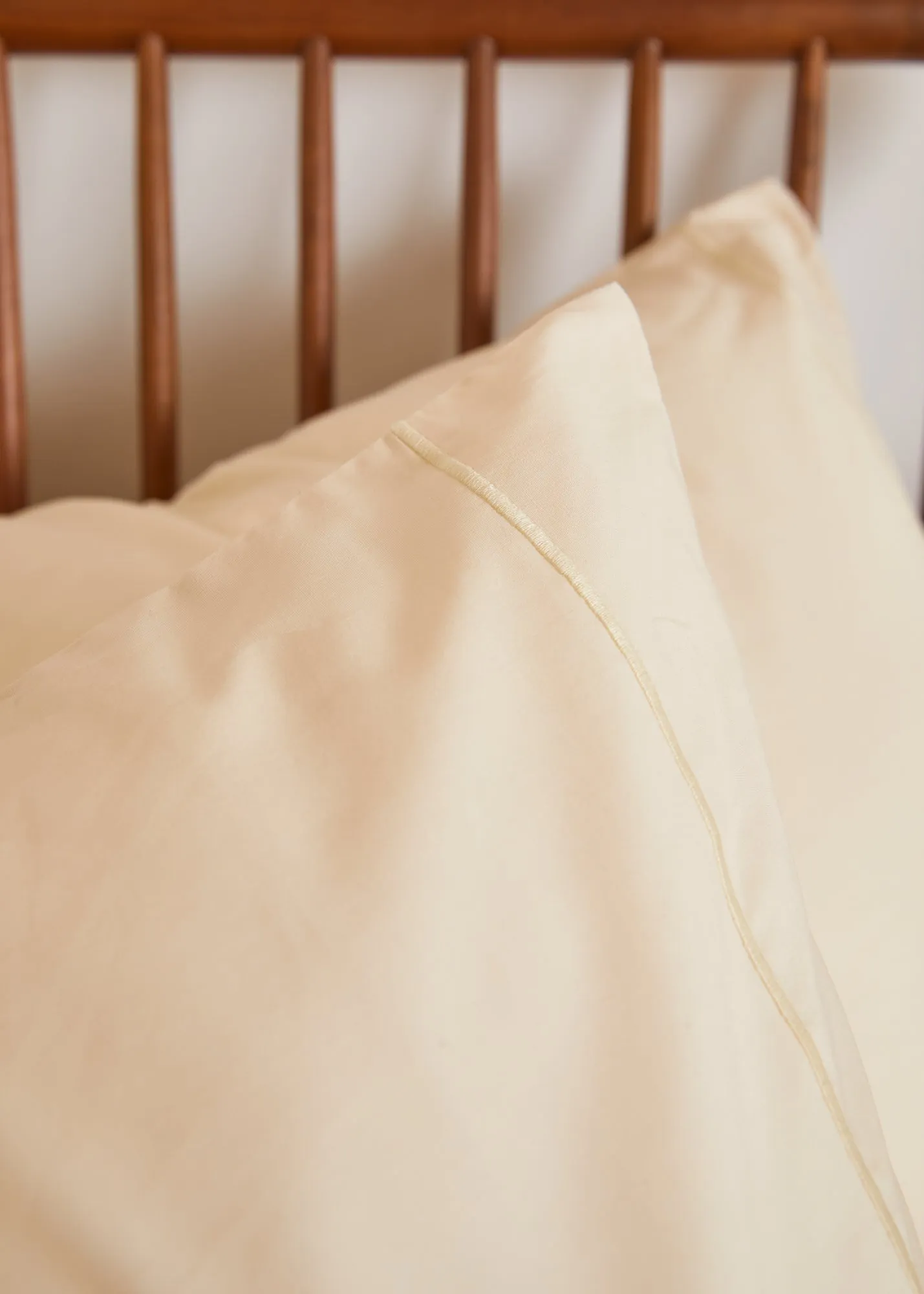 Foxford Standard Cream Pillowcase with Rolenio