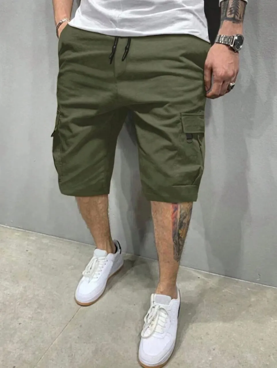 LOOSE FIT MEN'S CARGO SHORTS WITH FLAP POCKETS & DRAWSTRING WAIST